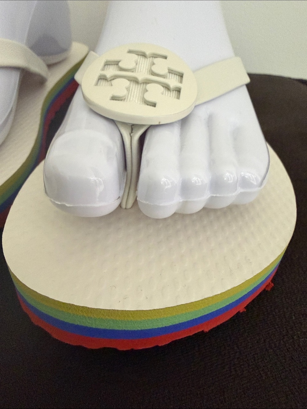 NTW, Tory Burch Cream Logo Thong Sandals with Rainbow Layered Sole Sz 9 - Picture 3 of 10